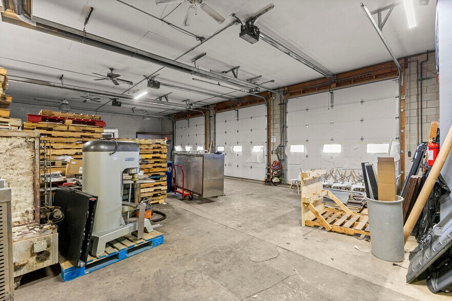 More Photos Of 26289 W Eight Mile Rd, Redford Township Manufacturing For Lease