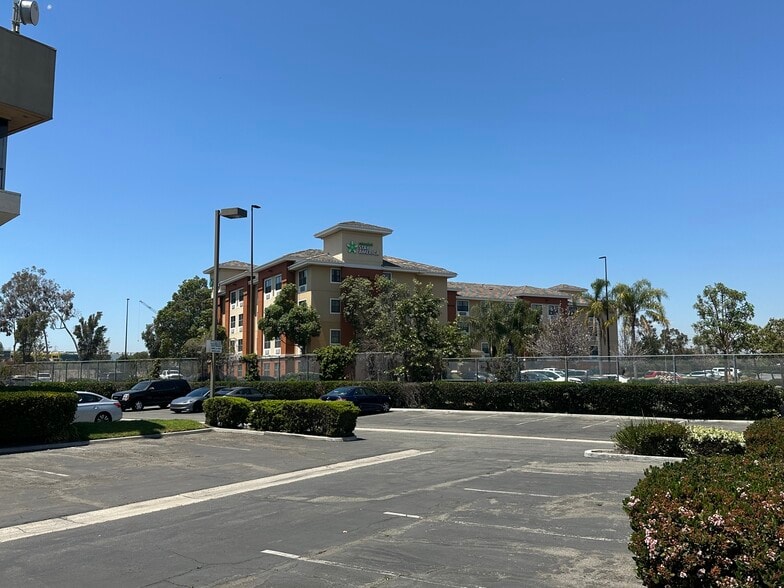 More Photos Of 1855 W Katella Ave, Orange Office Residential For Lease