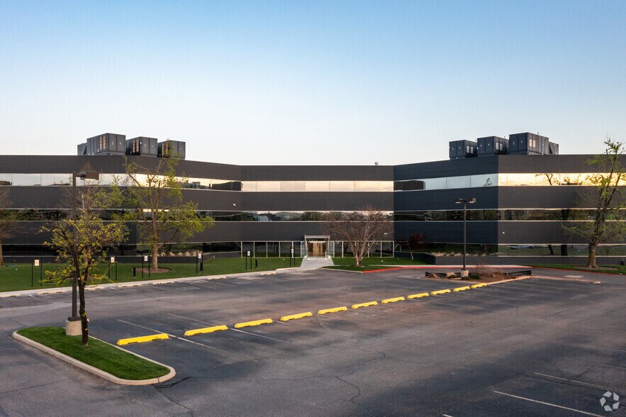 More Photos Of 5600 N May Ave, Oklahoma City Office For Lease