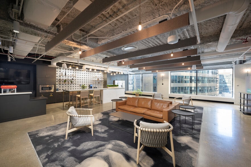 More Photos Of 230 W Monroe St, Chicago Office For Lease