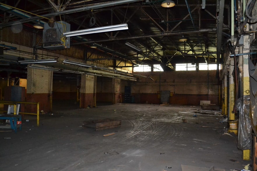 More Photos Of 315 Poston Dr, Crawfordsville Manufacturing For Sale