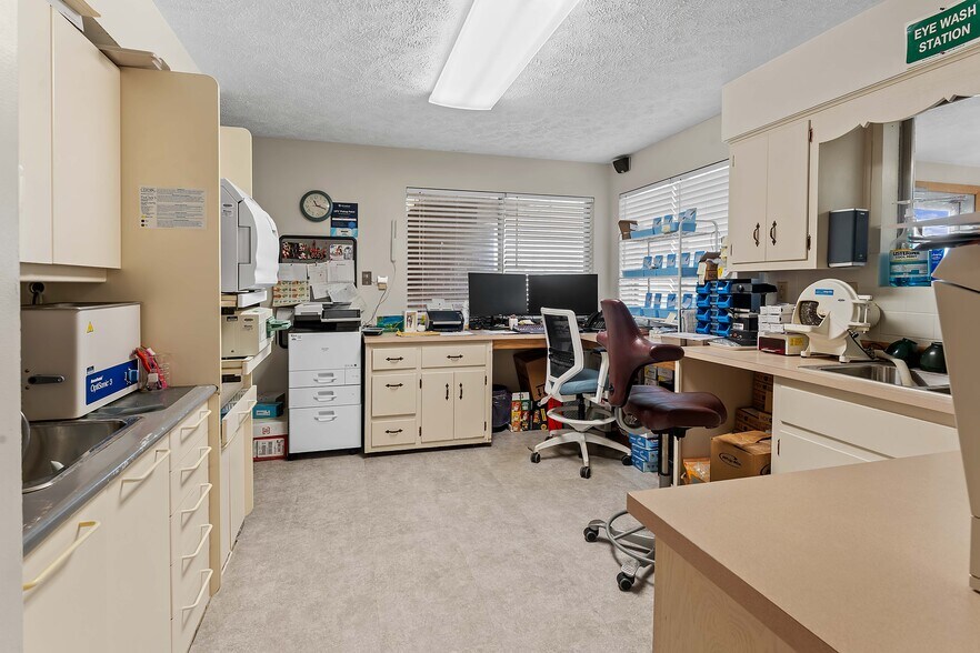 More Photos Of 711 N Pike St, Grafton Office For Sale