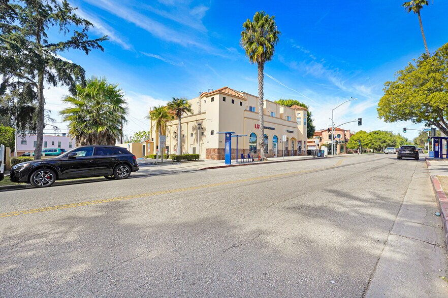 More Photos Of 728-734 Montana Ave, Santa Monica Storefront Retail Residential For Sale