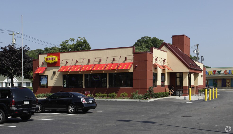 More Photos Of Centereach Mall, Centereach Restaurant For Lease