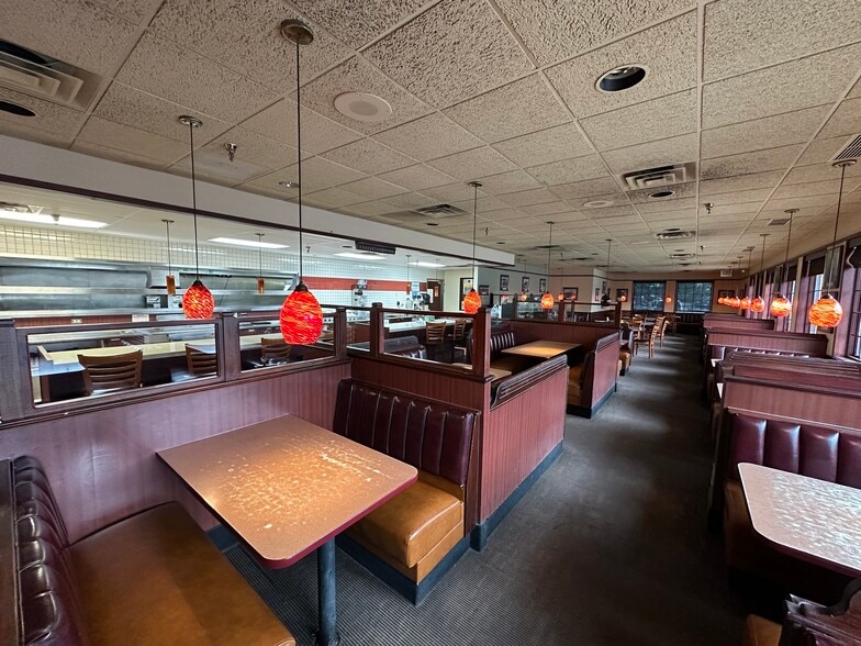 More Photos Of 2010 Overland Ave, Billings Restaurant For Sale