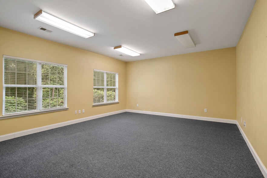 More Photos Of 200-204 River Park North Dr, Woodstock Medical For Sale