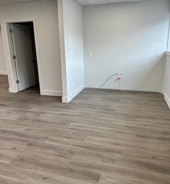 More Photos Of 172 King St E, Oshawa Office For Lease