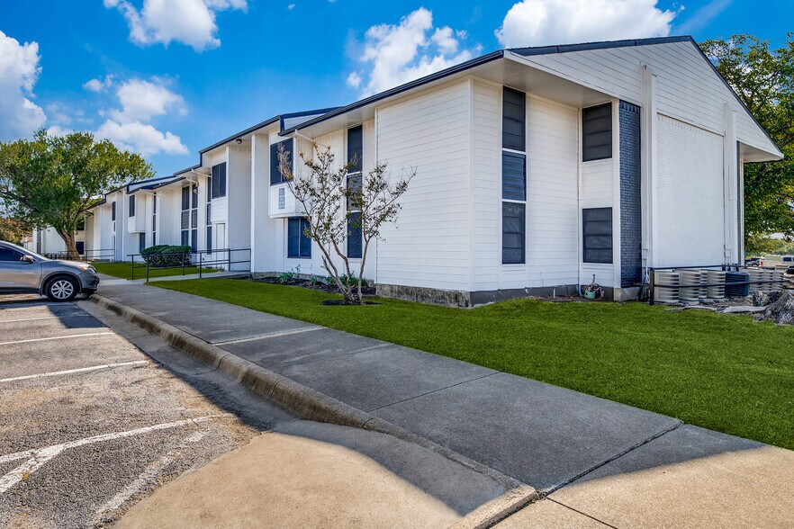 More Photos Of 834 Timberlake Dr, Arlington Apartments For Sale