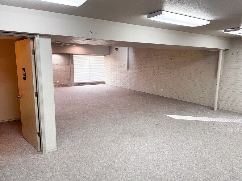 More Photos Of 2411 Heritage Trl, Enid Office For Sale