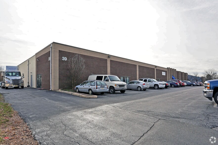 More Photos Of 514 Kaiser Dr, Folcroft Warehouse For Lease