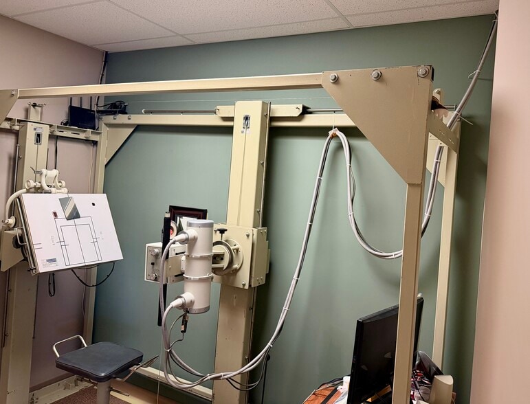 More Photos Of 1600 Commerce Park Dr, Chelsea Medical For Sale