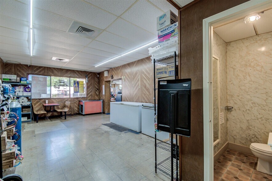 More Photos Of 1705 SW Frank Phillips Blvd, Bartlesville Service Station For Sale