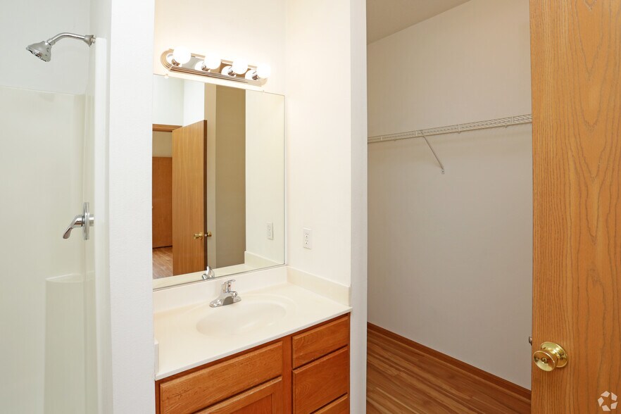 More Photos Of 1209 Mayfield Dr, Ames Apartments For Sale