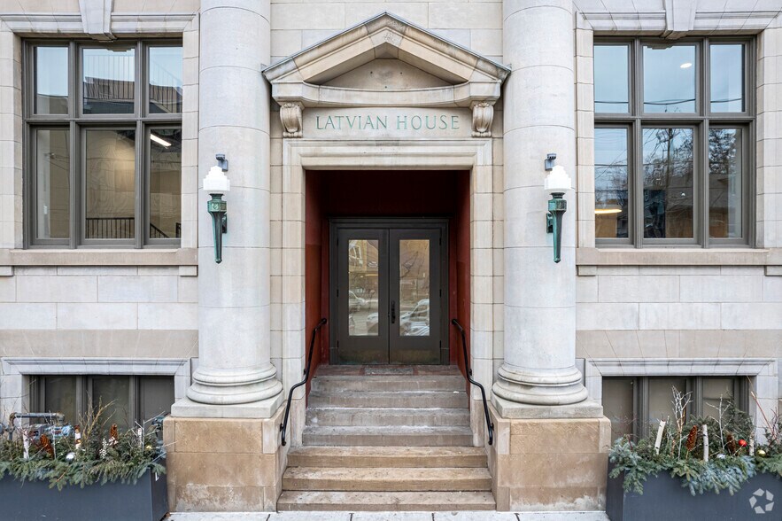 More Photos Of 491 College St, Toronto Office For Lease