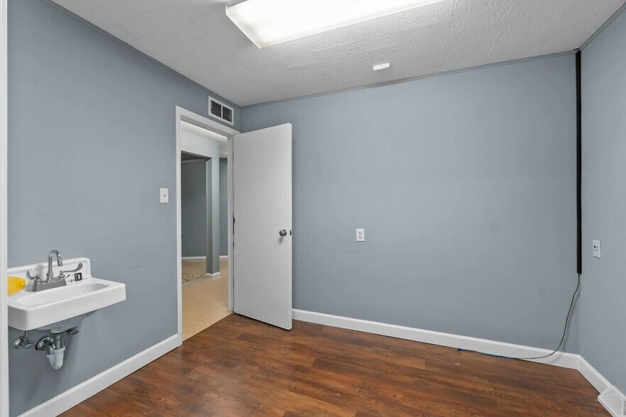 More Photos Of 808 E Wakefield Ave, Sikeston Healthcare For Sale