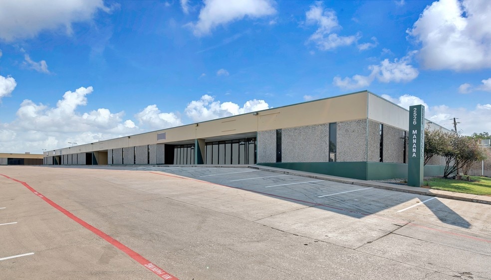 More Photos Of 2526 Manana Dr, Dallas Unknown For Lease