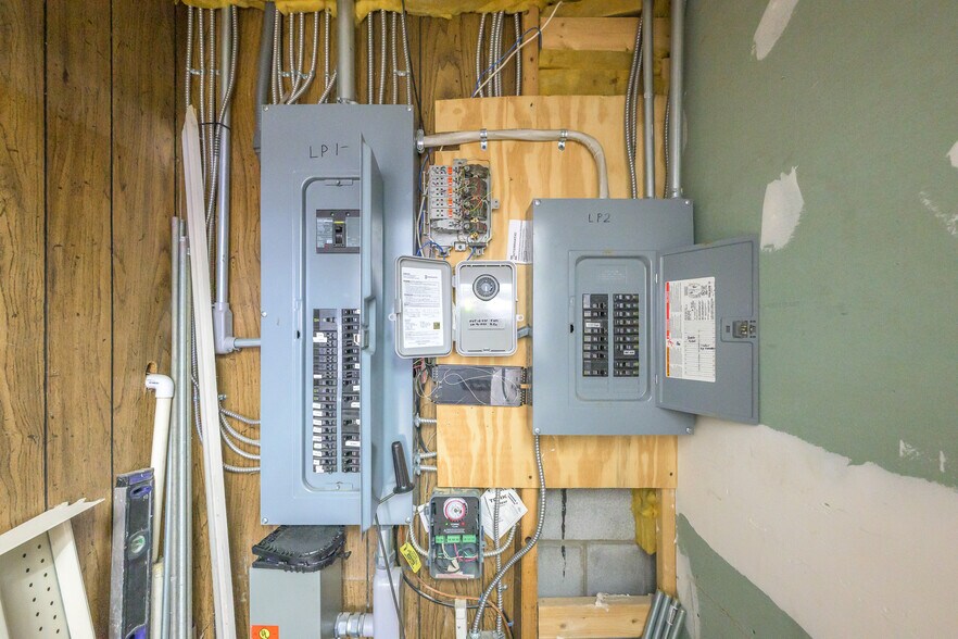 More Photos Of 67-69 Green St, Hudson Convenience Store For Sale