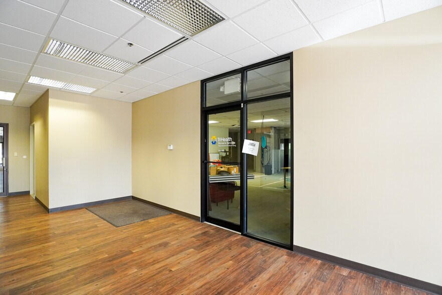 More Photos Of 4430-4438 Carver Woods Dr, Blue Ash Office For Sale