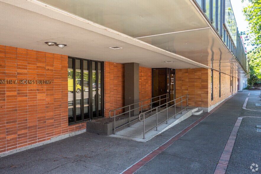 More Photos Of 544 Ferry St SE, Salem Office For Lease