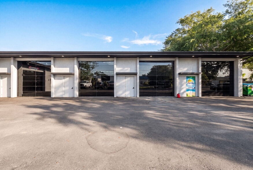 More Photos Of 501 Interstate Ct, Sarasota Warehouse For Sale