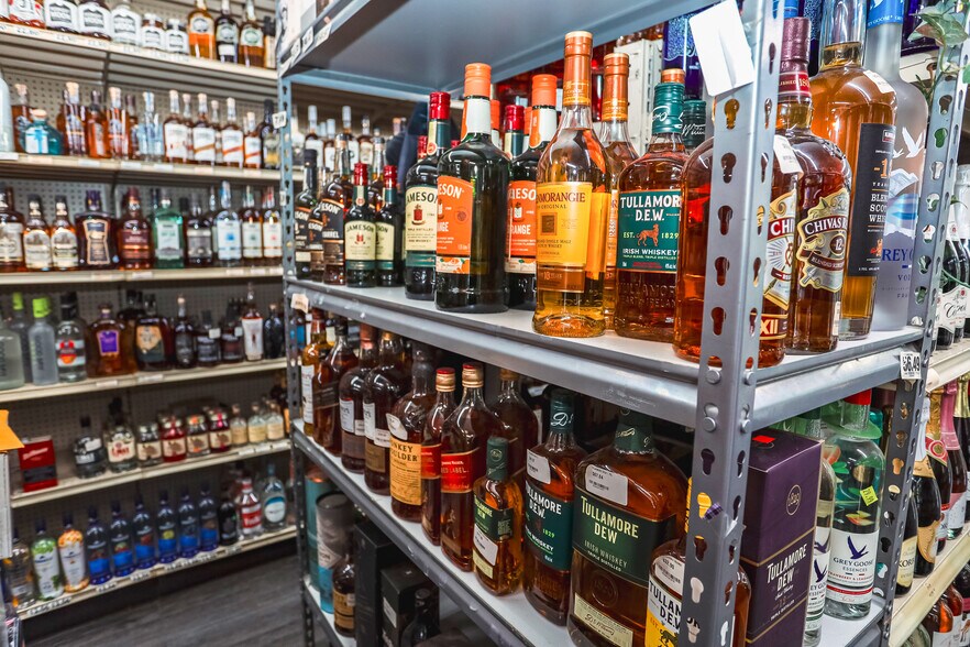 More Photos Of 9875 S Dixie Hwy, Erie Supermarket For Sale