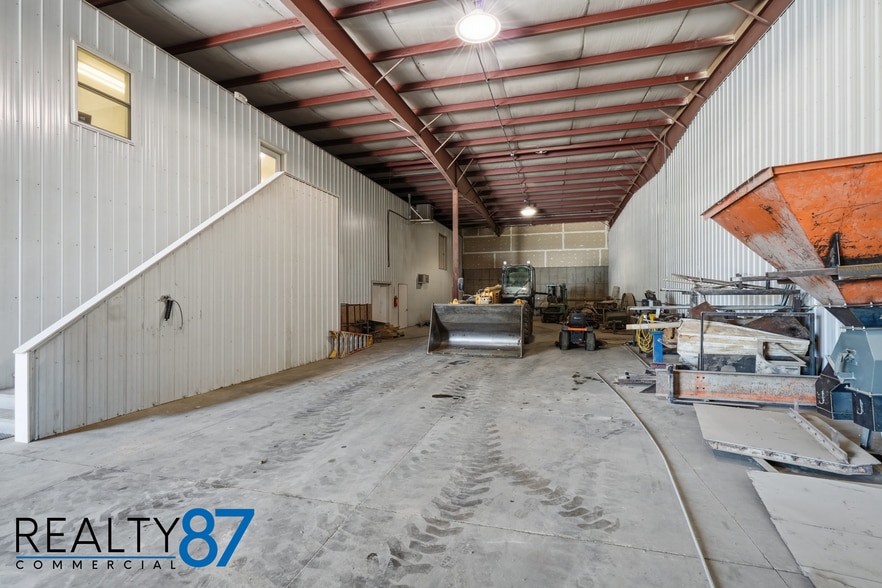 More Photos Of 1004 Grant St, Manchester Warehouse For Sale