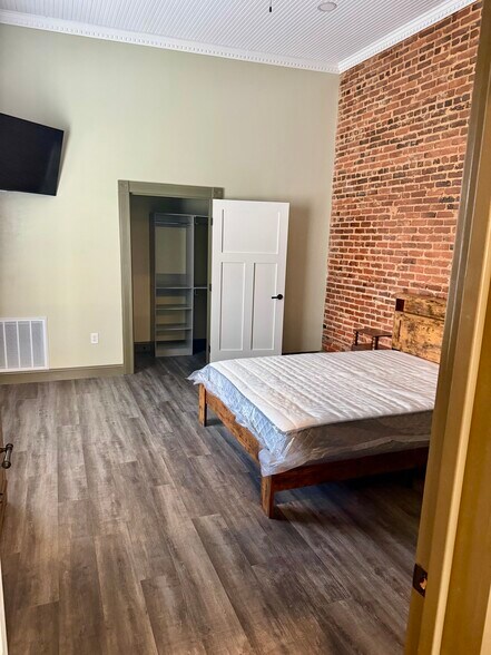 More Photos Of 108 N Jefferson Ave, Eatonton Storefront Retail Office For Sale