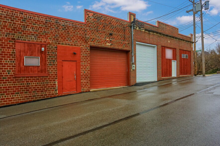 More Photos Of 468 E Washington St, New Castle Manufacturing For Lease