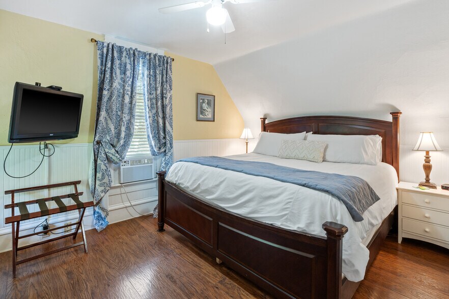 More Photos Of 5 Ojo St, Eureka Springs Hospitality For Sale