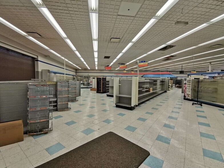 More Photos Of 1709 Liberty St, Erie Drugstore For Lease