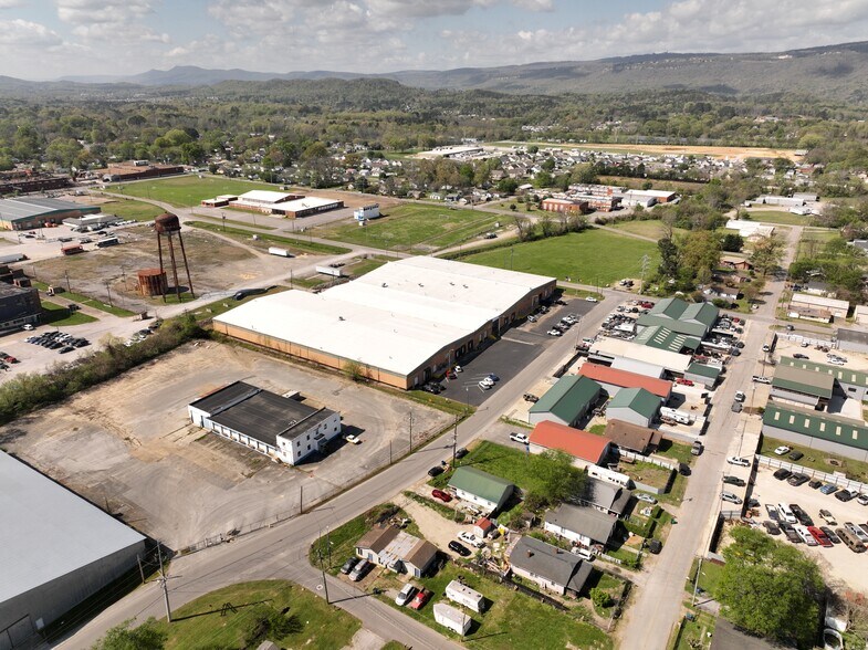 More Photos Of 418-420 W Lake Ave, Rossville Warehouse For Sale