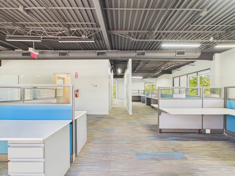 More Photos Of 5021 W Laurel St, Tampa Loft Creative Space For Sale