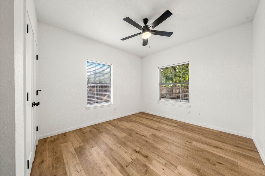 More Photos Of 1911 S 11th St, Waco Apartments For Sale