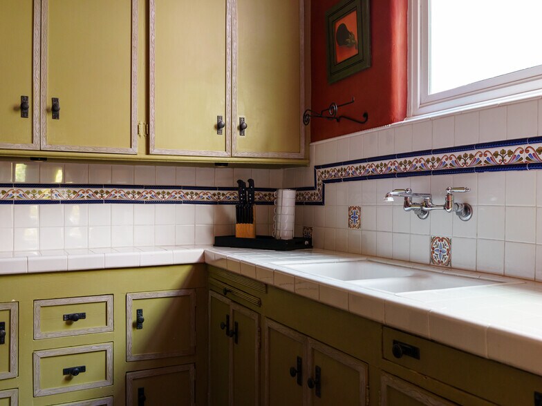 More Photos Of 8225 Fountain Ave, West Hollywood Apartments For Sale