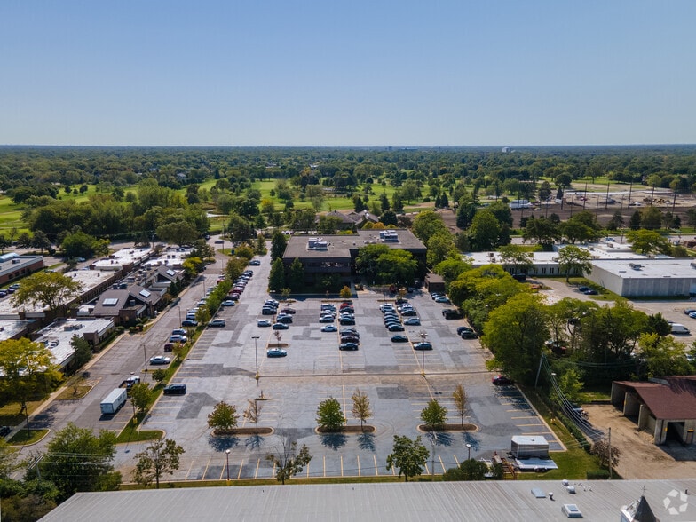 More Photos Of 3400 Dundee Rd, Northbrook Office For Lease