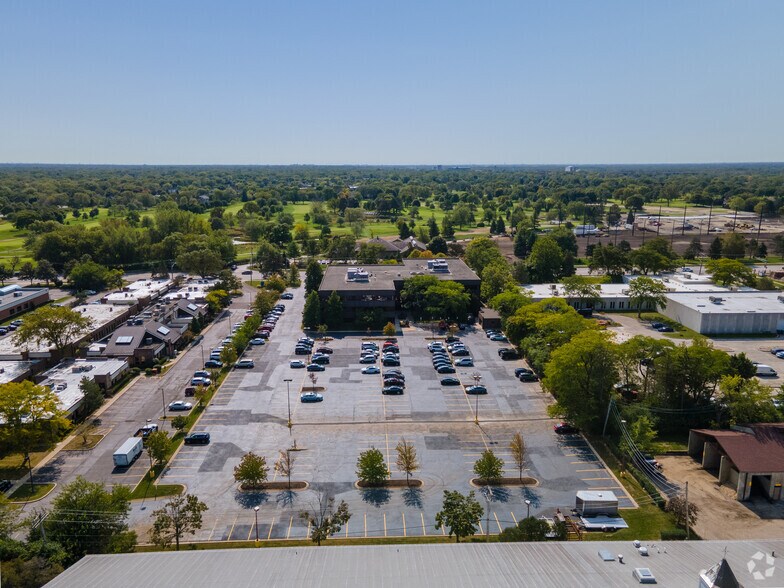 More Photos Of 3400 Dundee Rd, Northbrook Office For Lease