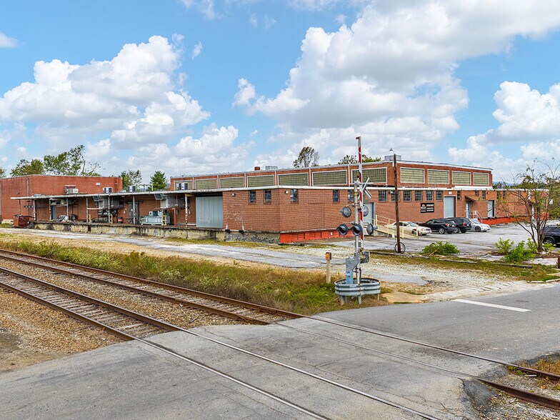 More Photos Of 701 Oriole Dr, Hendersonville Warehouse For Sale