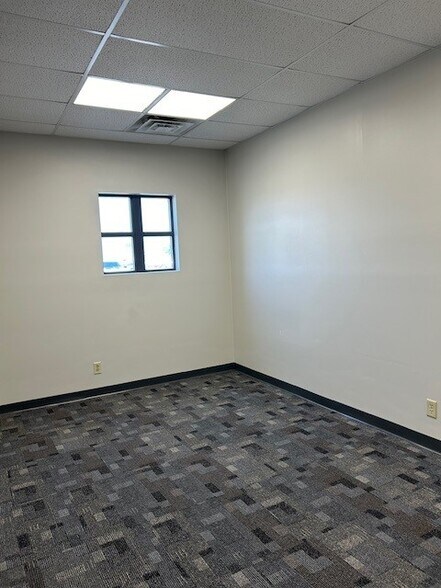 More Photos Of 1475 Navco Dr, Lafayette Service For Lease