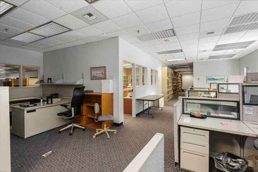 More Photos Of 7001 Jewel Lake Rd, Anchorage Office For Sale