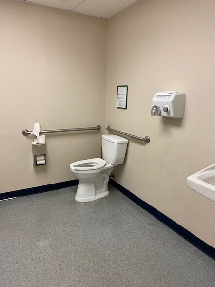 More Photos Of 2650 Bahia Vista St, Sarasota Medical For Sale