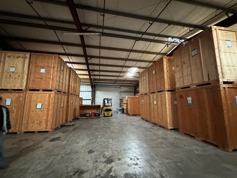 More Photos Of 140 Flocchini Cir, Lincoln Warehouse For Lease