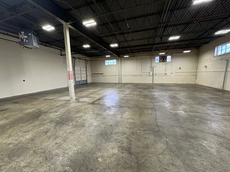 More Photos Of 150 Commerce Rd, Carlstadt Warehouse For Lease