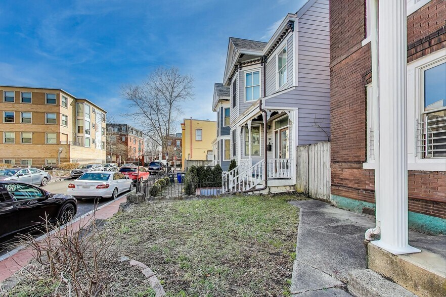 More Photos Of 212 Elm St NW, Washington Apartments For Sale