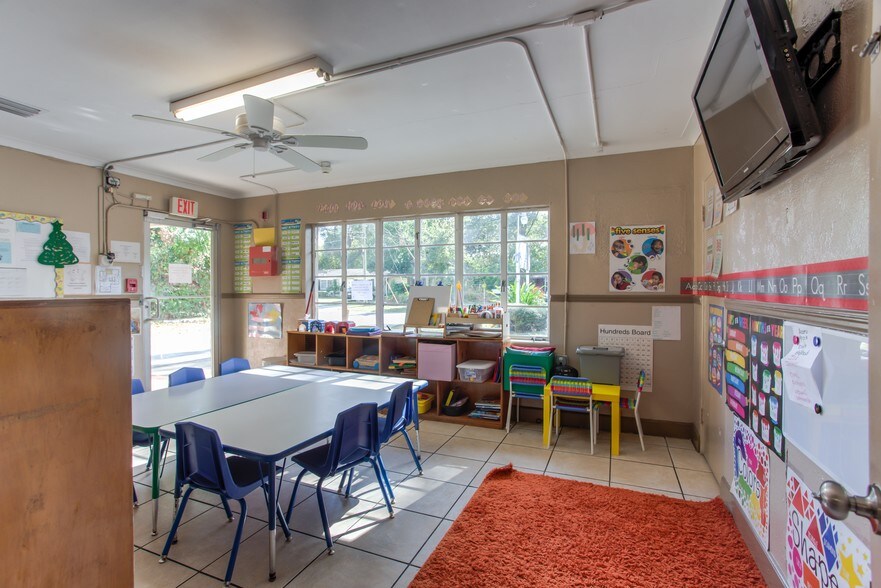 More Photos Of 2447 Raeford Rd, Orlando Daycare Center For Sale