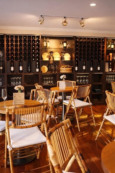 More Photos Of 160 Pawtucket Blvd, Tyngsborough Hotel For Sale