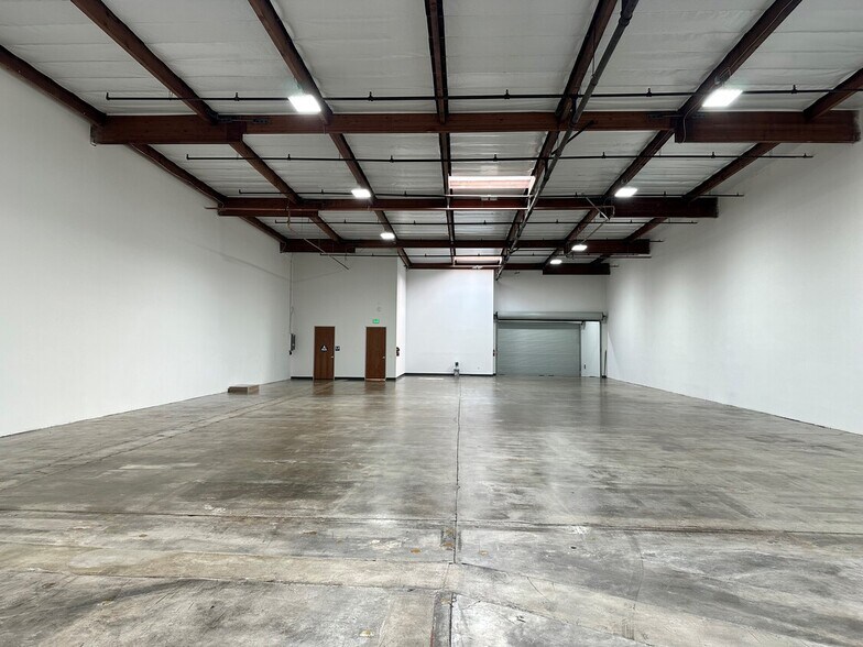 More Photos Of 301-445 N Figueroa St, Wilmington Warehouse For Lease