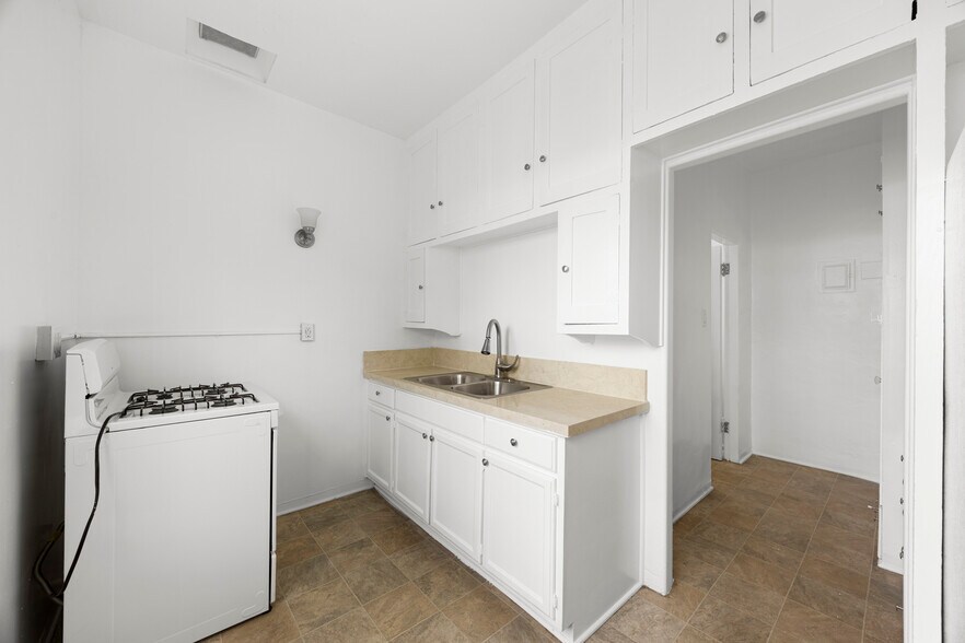 More Photos Of 2335 Miramar St, Los Angeles Apartments For Sale