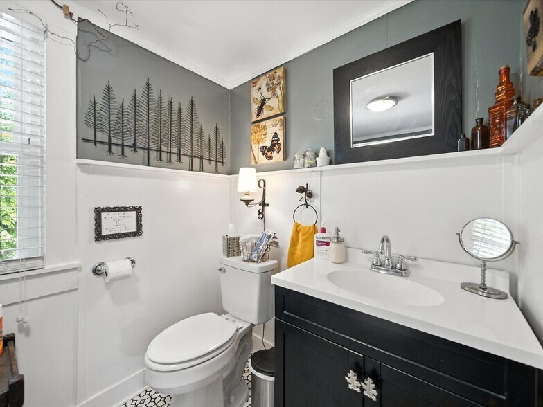 More Photos Of 221 N Main St, Clover Hospitality For Sale