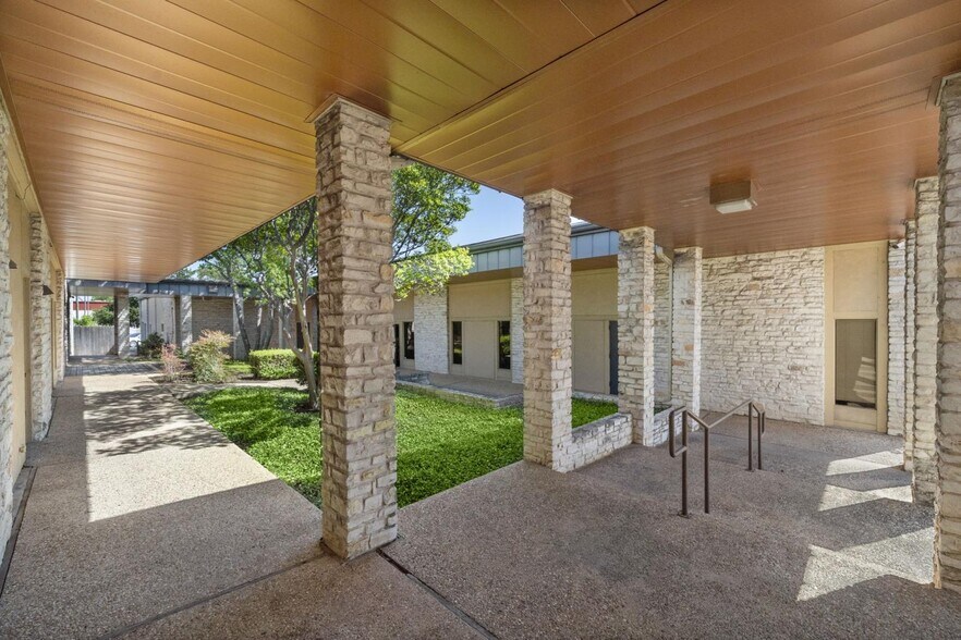 Primary Photo Of 4419 Frontier Trl, Austin Medical For Lease