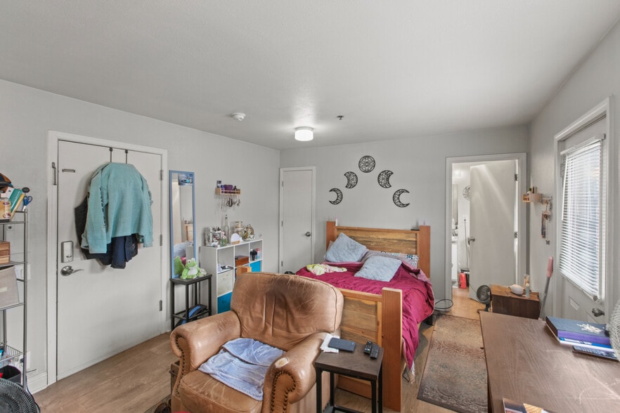 More Photos Of 615 SW Evergreen Ave, Redmond Multifamily For Sale